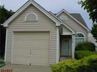858 Liberty Village Dr, Florissant, MO 63031