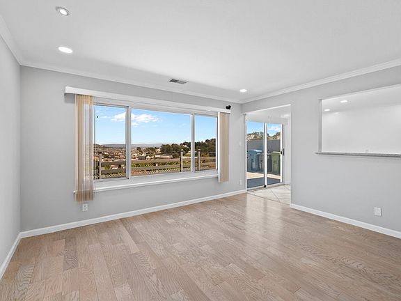 3rd image of 55 Penhurst Ave