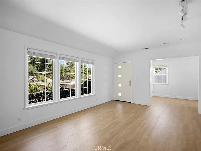 2930 Mayfield Ave #2930 — Photo 9