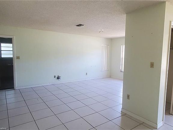 5th image of 215 Deerwalk Ave