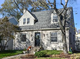 606 E Beaumont Ave, Whitefish Bay, WI 53217