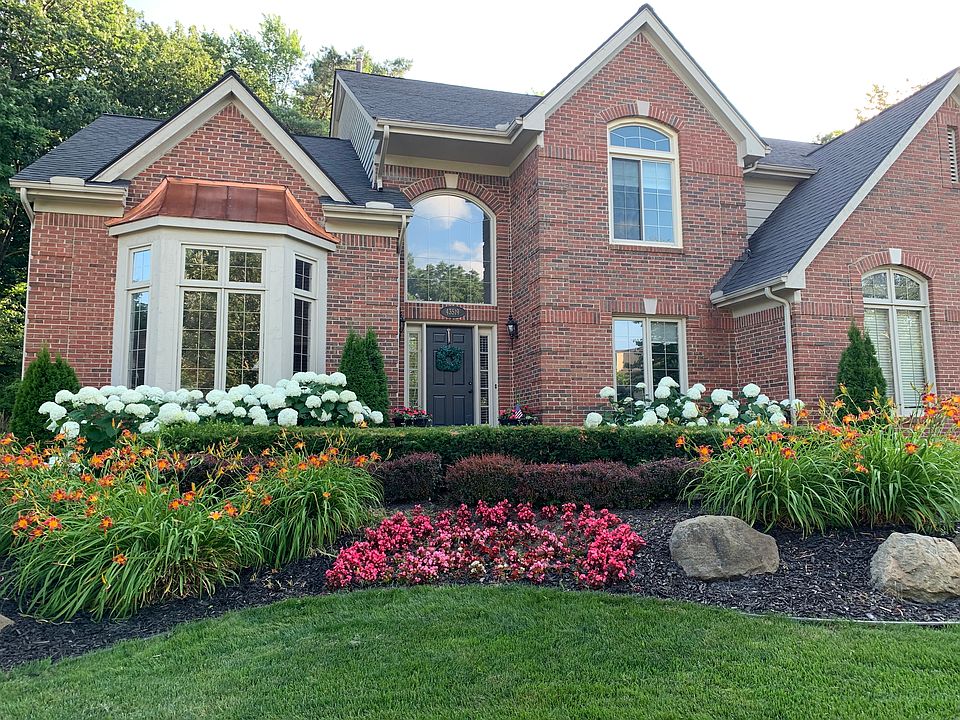 2nd image of 43519 Castlewood Dr