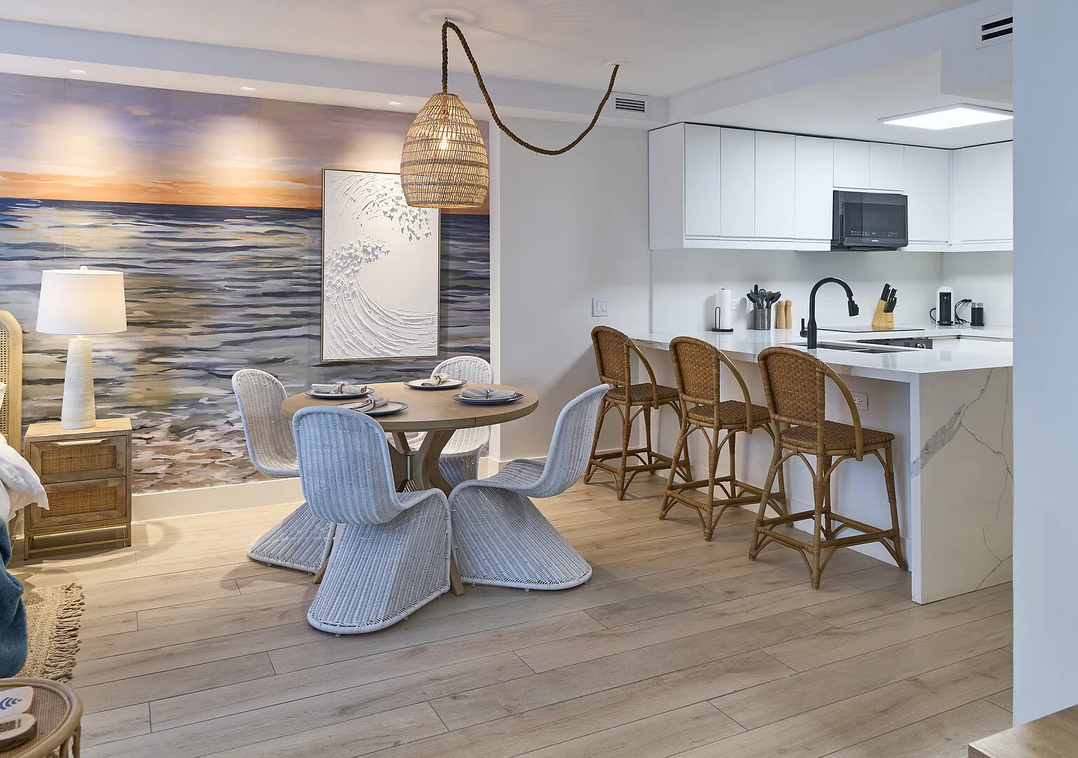 Coastal Sunset Hideaway - Your Extended-Stay Oasis in Miami Beach — Photo 3