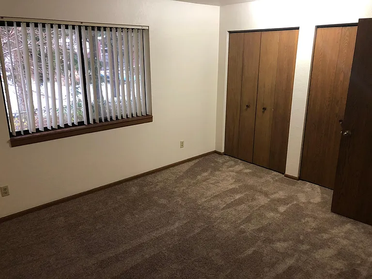 915 Houseman Ave NE — Photo 3