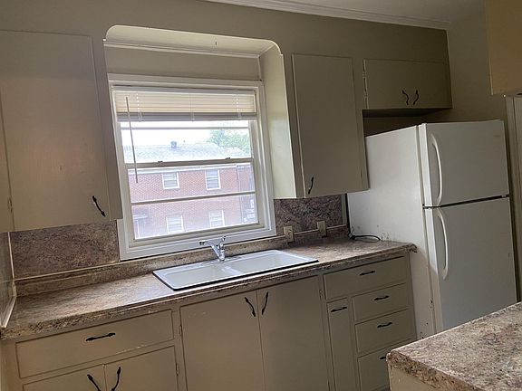 5th image of 300 Cherry Hill Dr