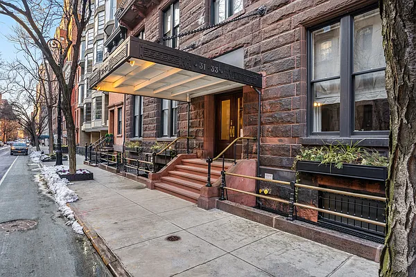 Sold by Douglas Elliman | media 14