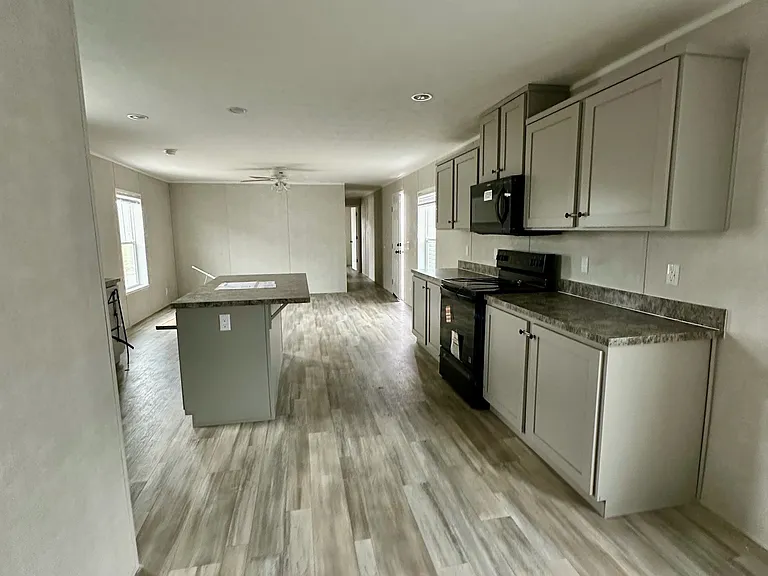 1138 S Prairie St — Photo 3