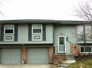 2323 Hogantown Dr, Bellevue, NE 68123