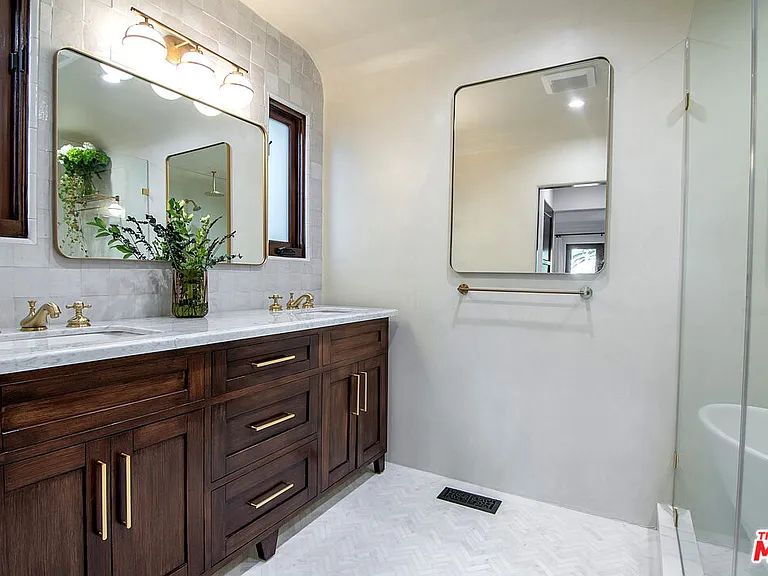 3475 N Knoll Dr — Photo 21