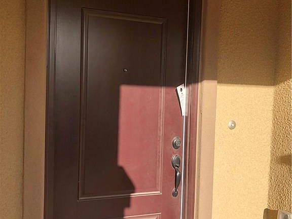 2nd image of 910 Cherry Glen Pl