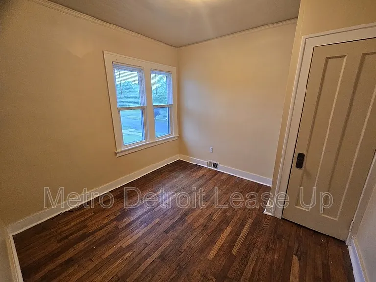 4696 Nottingham Rd #UPPER — Photo 7