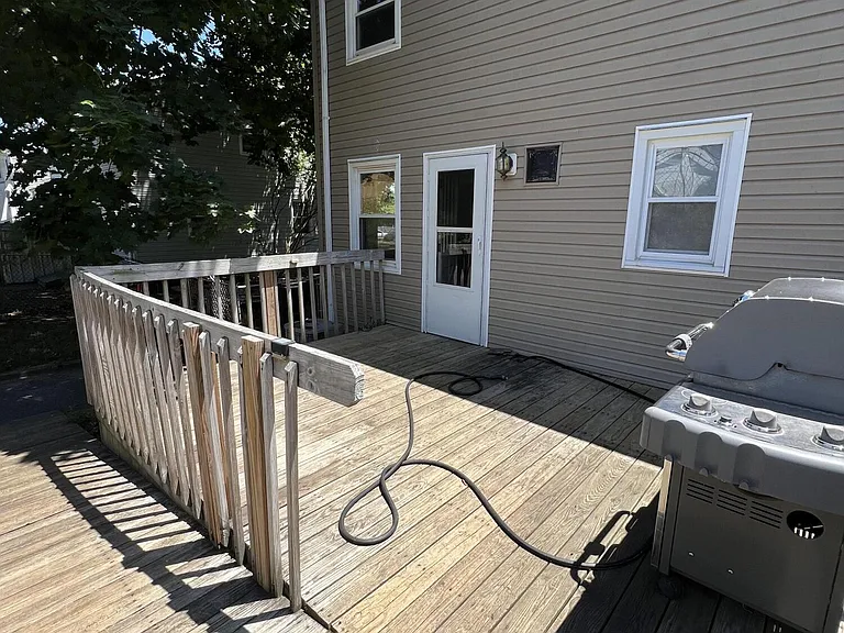 99 McLean St — Photo 29