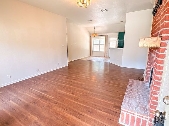 3rd image of 6 Bay Ct