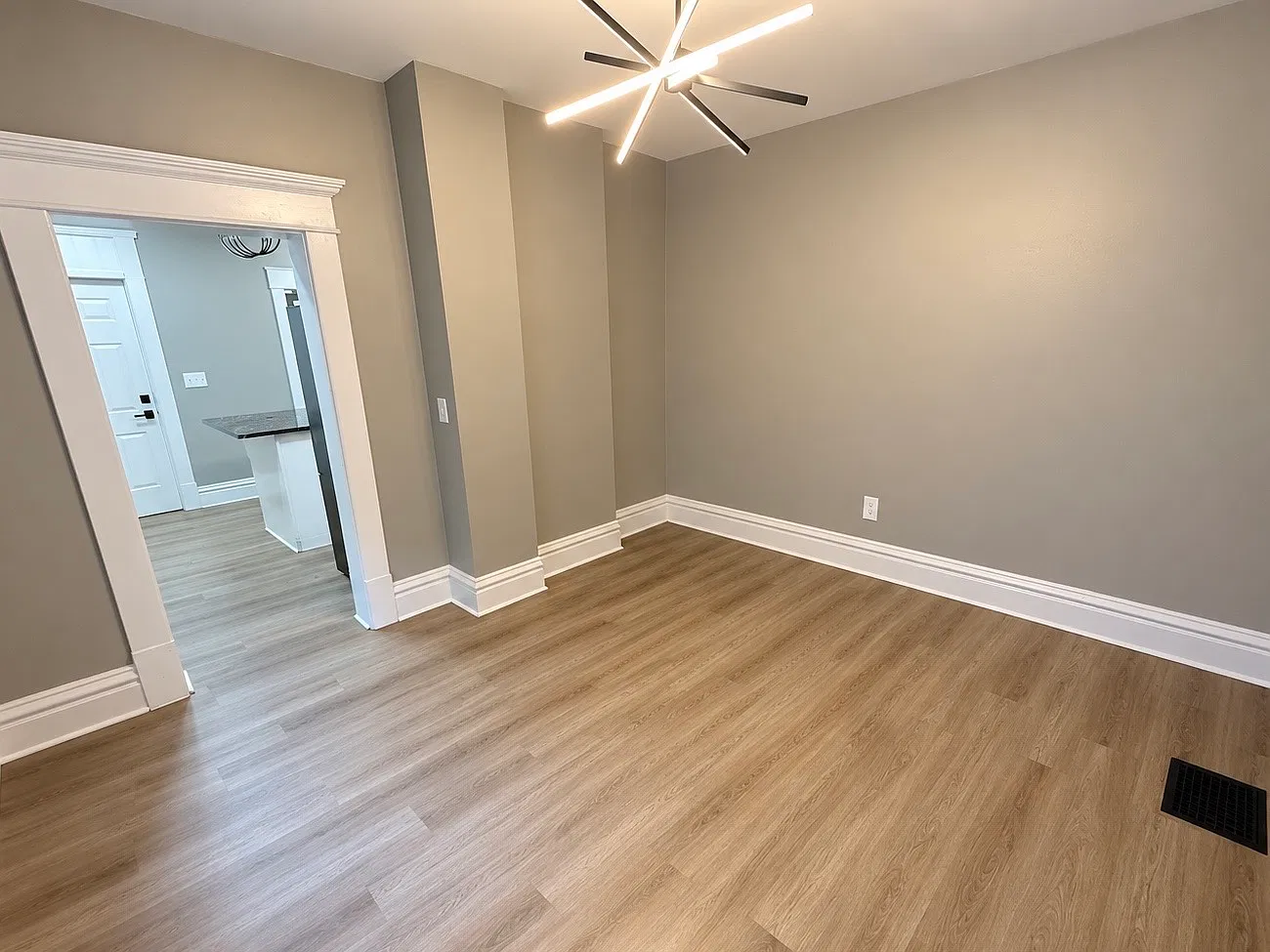 3 bed, 1251 sqft, $2,100 — Photo 4