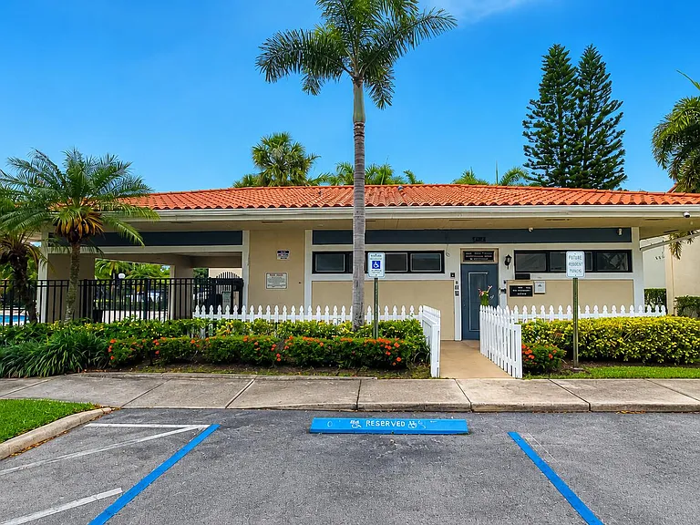 1463 Lake Crystal Dr #G — Photo 13