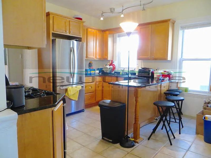 4 bed, 1200 sqft, $5,900 — Photo 3