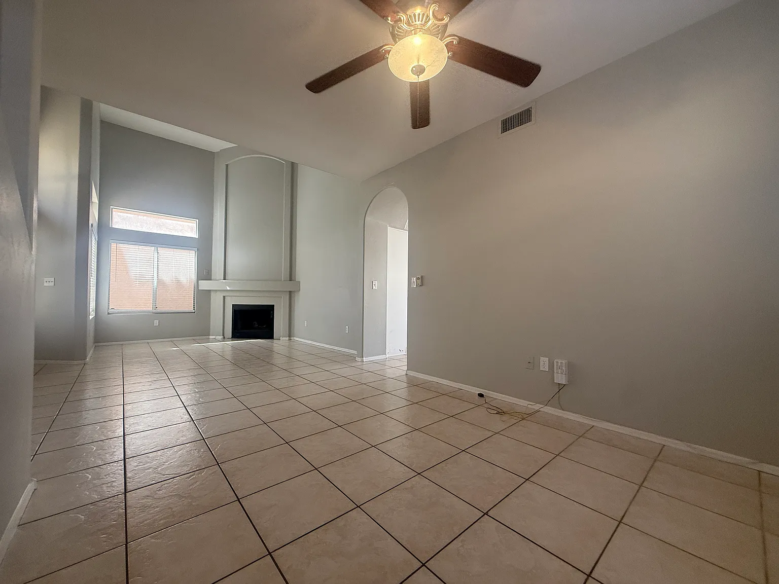 3 bed, 2.5 bath, 1632 sqft, $2,300 — Photo 3
