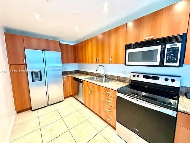 7501 E Treasure Dr #5H — Photo 5