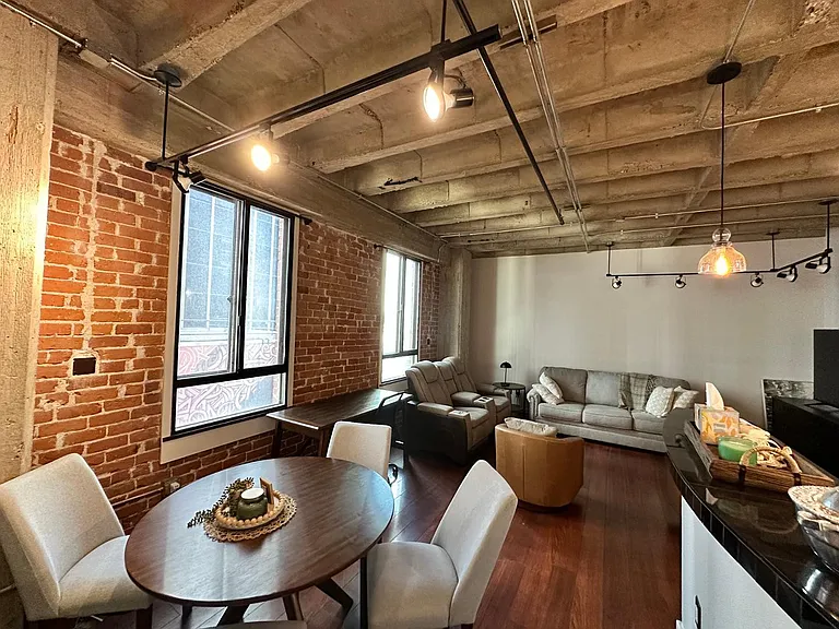 114 W Adams St #402 — Photo 9