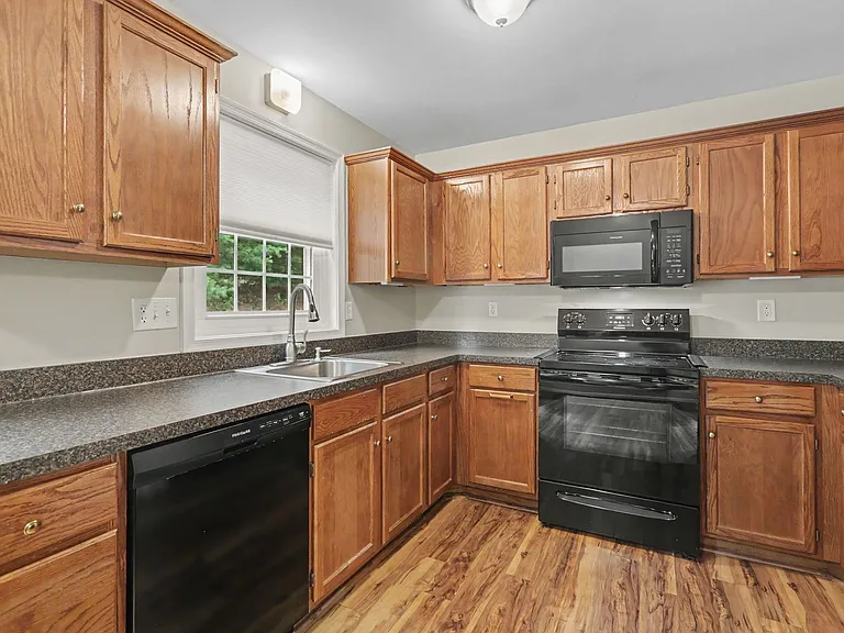 2165 Saint Clair Ct — Photo 5
