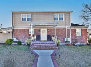 8203 260th St, Glen Oaks, NY 11004