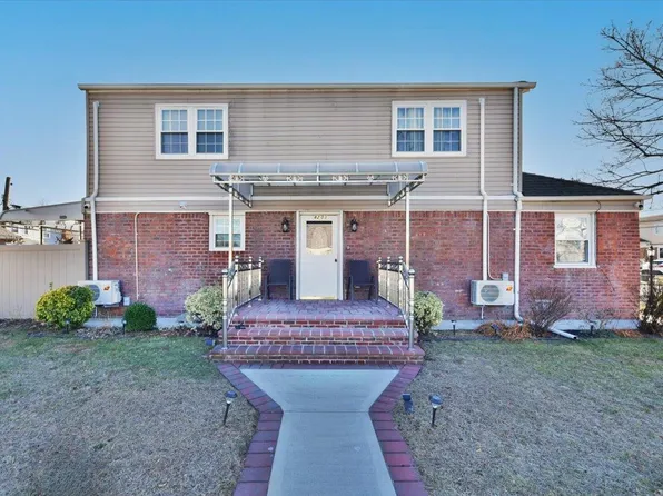 82-03 260 Street, Glen Oaks, NY 11004