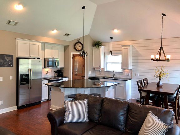 5th image of 304 Mosswood Dr