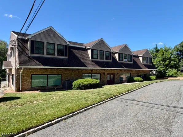 7 Oak Ridge Rd, Newfoundland, NJ 07435