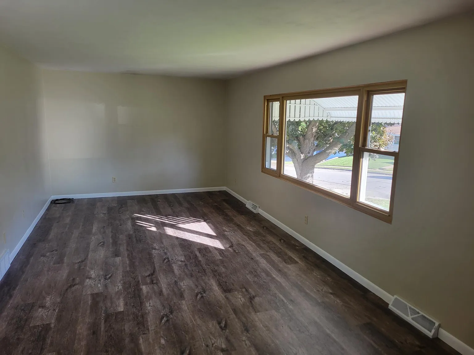 3 bed, 1894 sqft, $1,650 — Photo 2