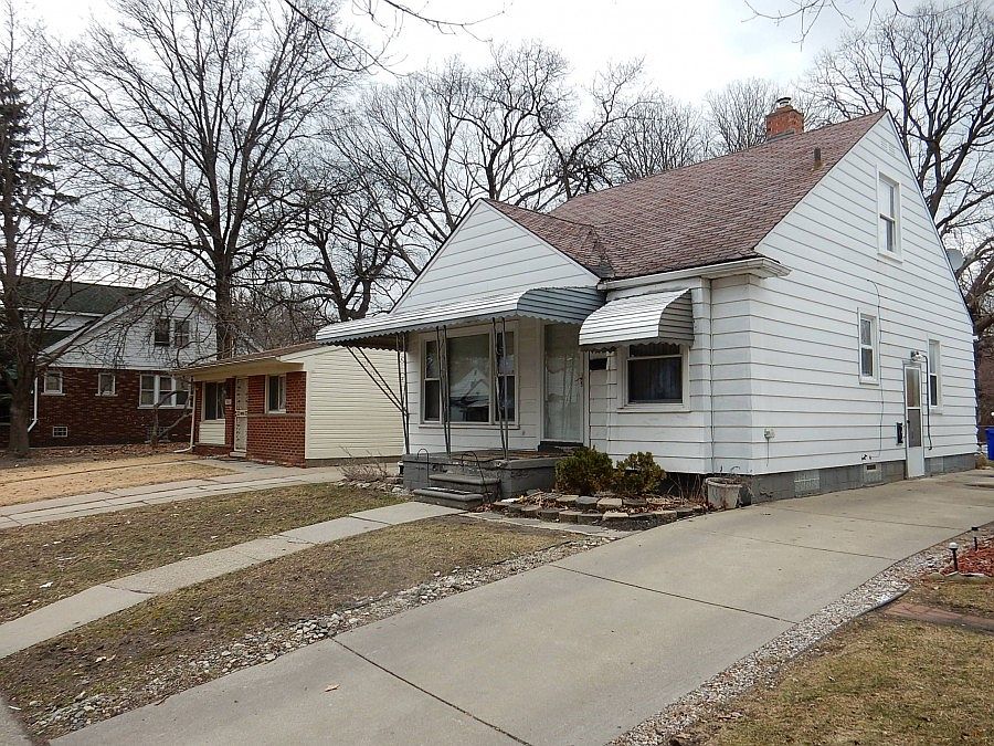 2nd image of 18644 Shields St