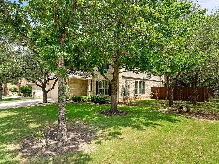 420 Wild Rose Dr — Photo 3