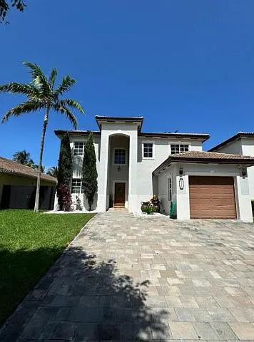 3 bed, 2.0 bath, 1774 sqft, $4,800 — Photo 2