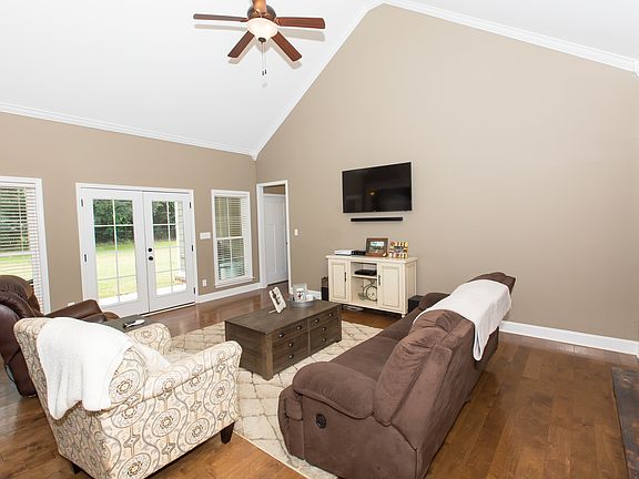 5th image of 100 Stags Leap Dr