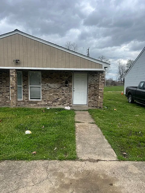 2 bed, 700 sqft, $600 — Photo 2