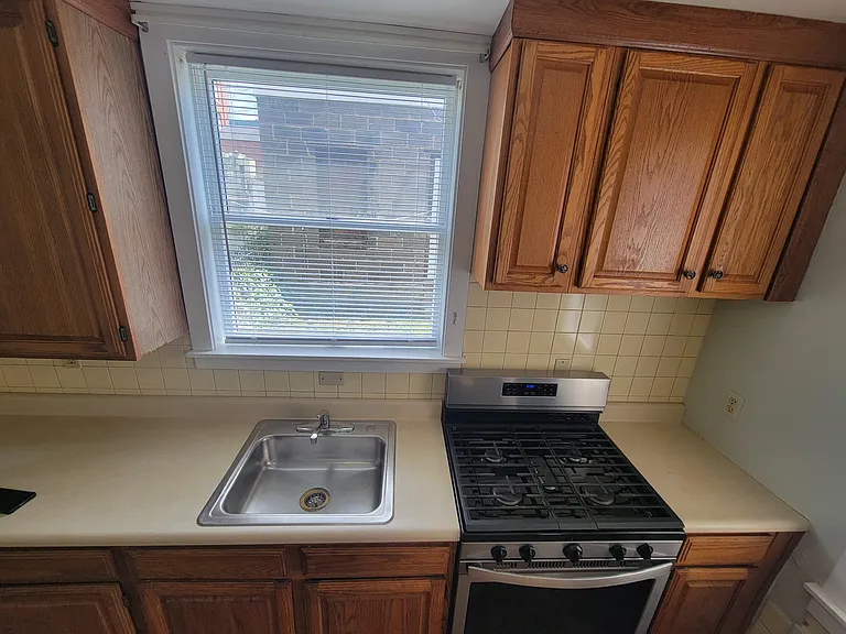 733 N 9th St #1 — Photo 4