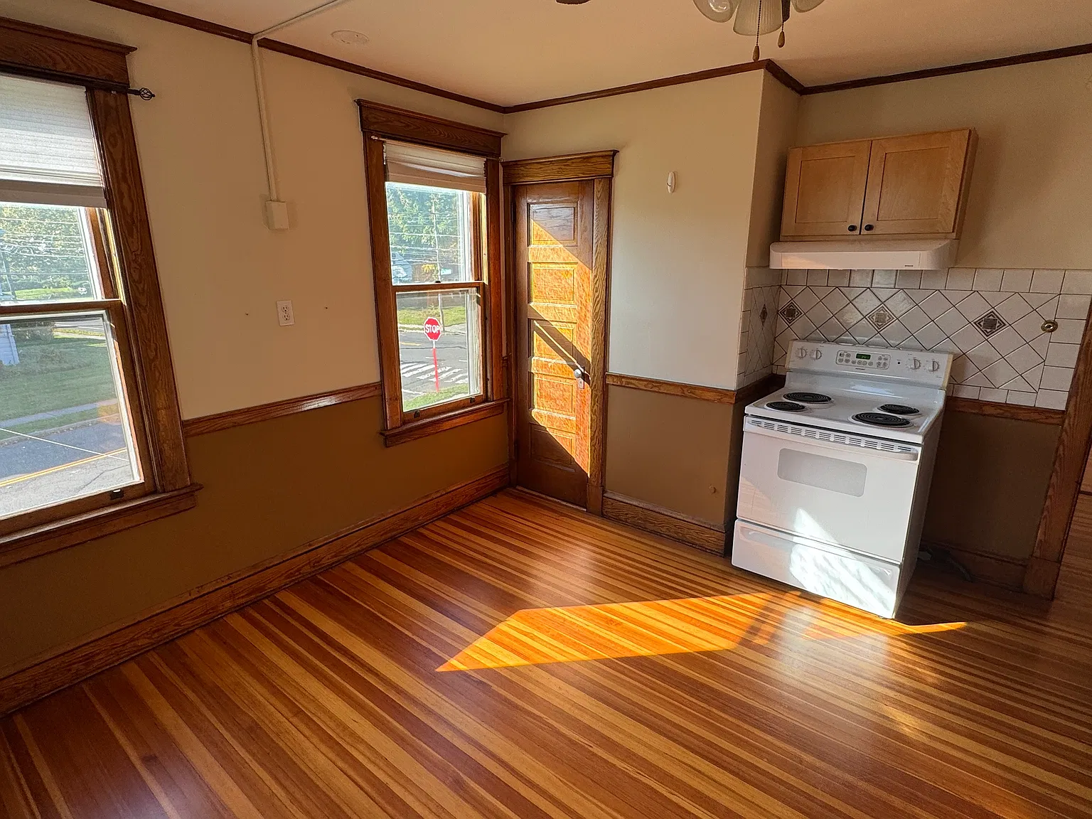 2 bed, 1350 sqft, $1,890 — Photo 4