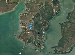 487 Saint Charles Loop W, Rockport, TX 78382
