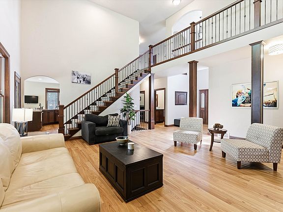 4th image of 1387 Radcliff Rd