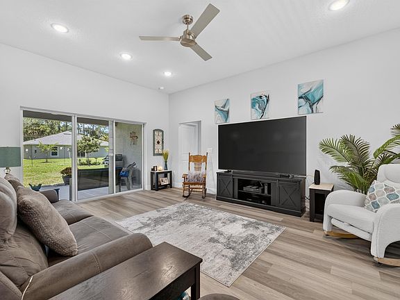 3rd image of 70 Parkway Dr