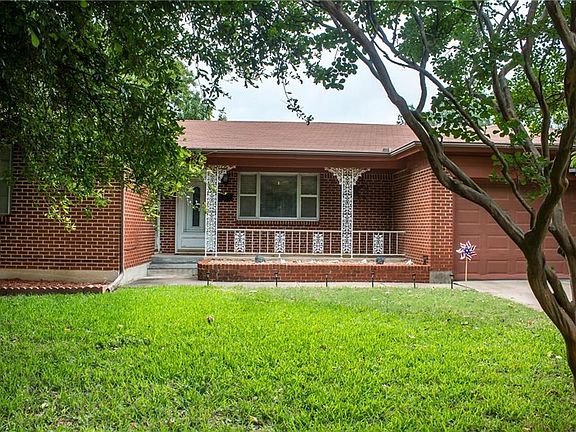 2nd image of 3529 Sheridon Dr