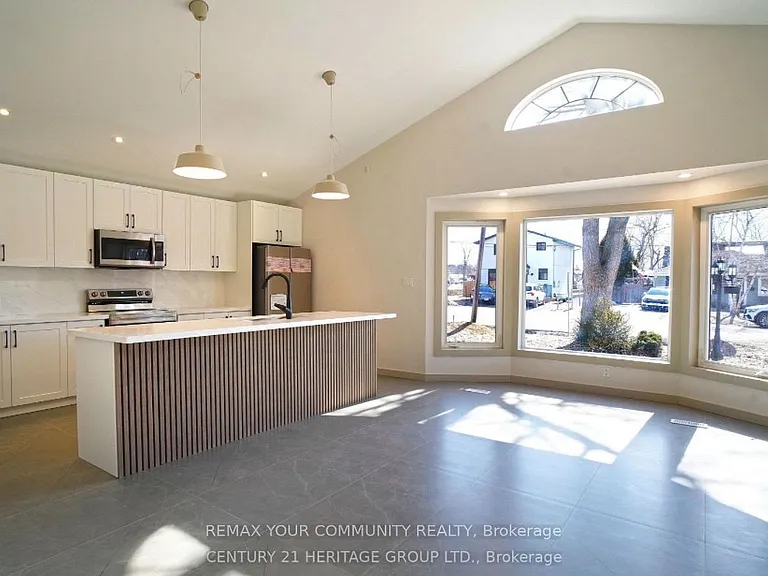 236 Simcoe Ave — Photo 17