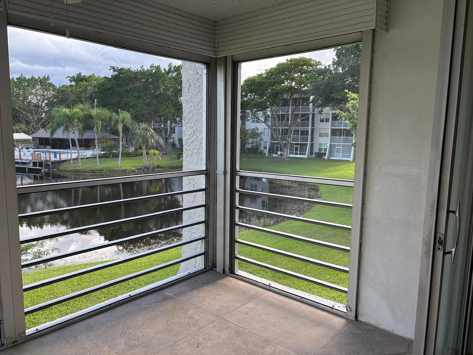 9330 Lagoon Pl — Photo 2