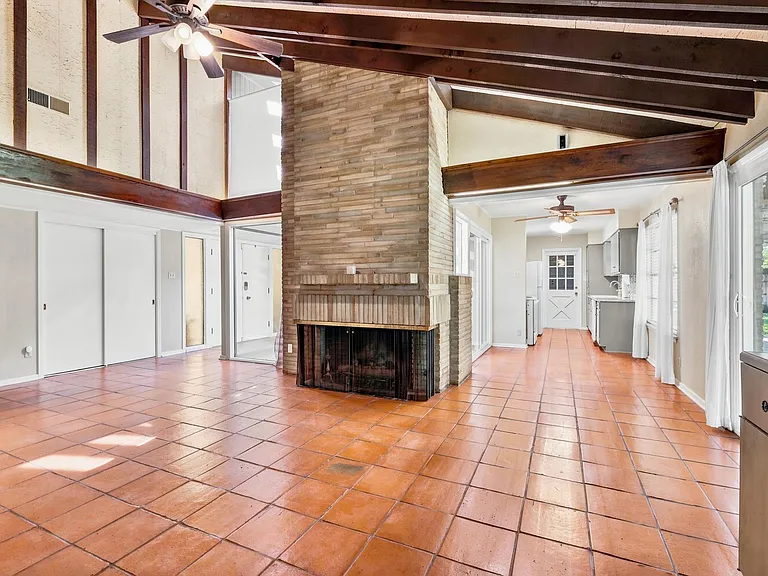 1127 Mount Rainier Dr — Photo 7
