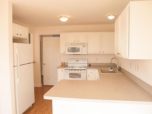 5th image of 726 Natures Cove Ct #13