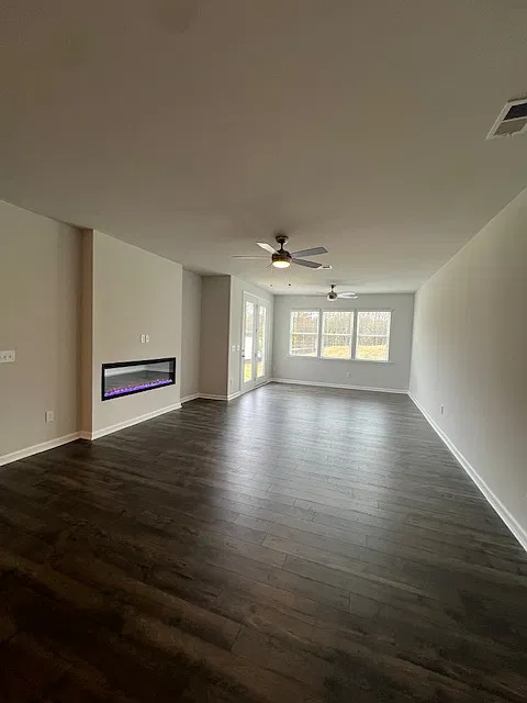 3 bed, 2.5 bath, 1910 sqft, $2,495 — Photo 2