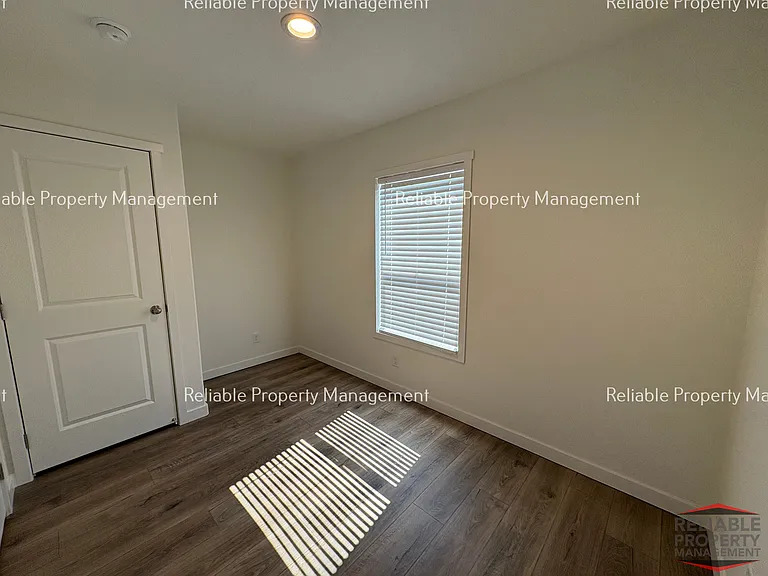 440 N Wilson Dr — Photo 8