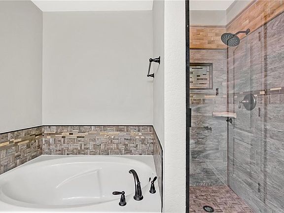4th image of 8325 Southern Prairie Dr