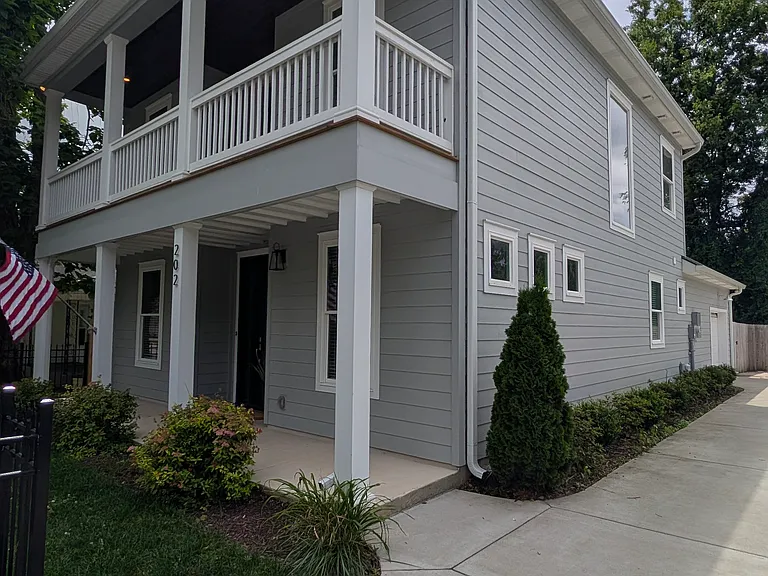 202 S Hancock St — Photo 2