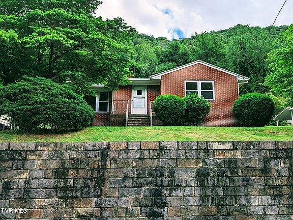 3rd image of 1084 Russell Hill St