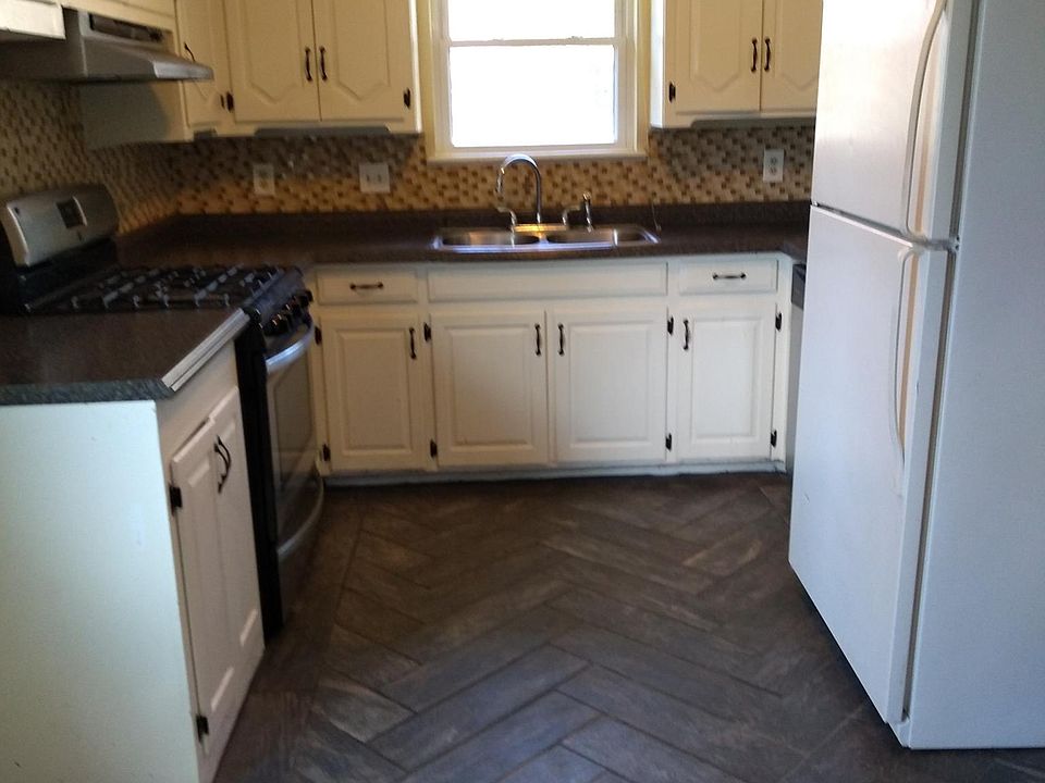 2nd image of 1437 Westbrooke Ter